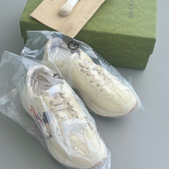 Gucci Mickey sneakers - Picture 1 of 5